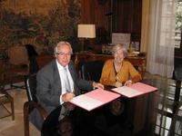 CIRAD and Institut Pasteur strengthen their scientific cooperation - On 10 October 2012, Institut Pasteur and CIRAD signed a framework agreement to strengthen their international scientific cooperation.